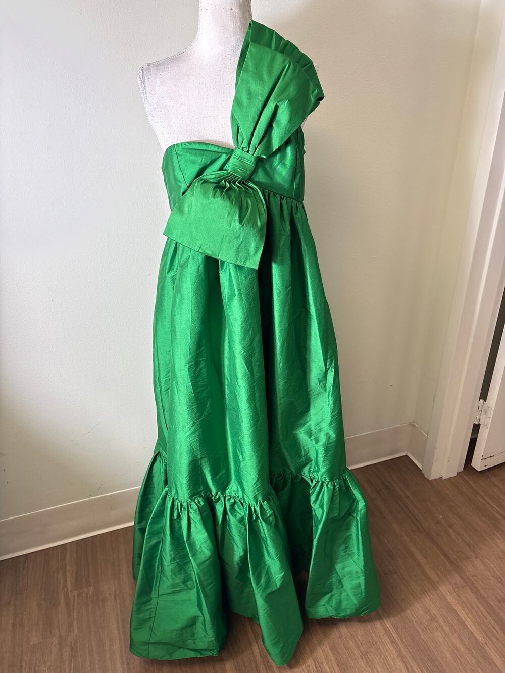 Atsu Kelly Green One Shoulder Bow Gown Sz M